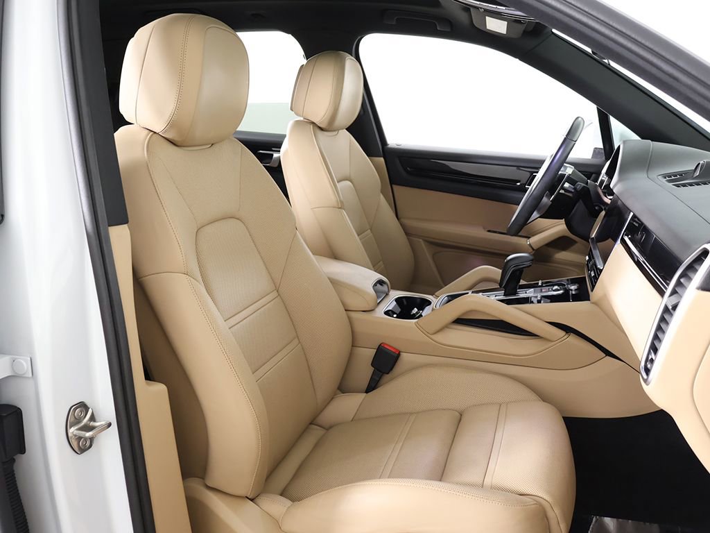 Used 2023 Porsche Cayenne AWD/4WD image 34
