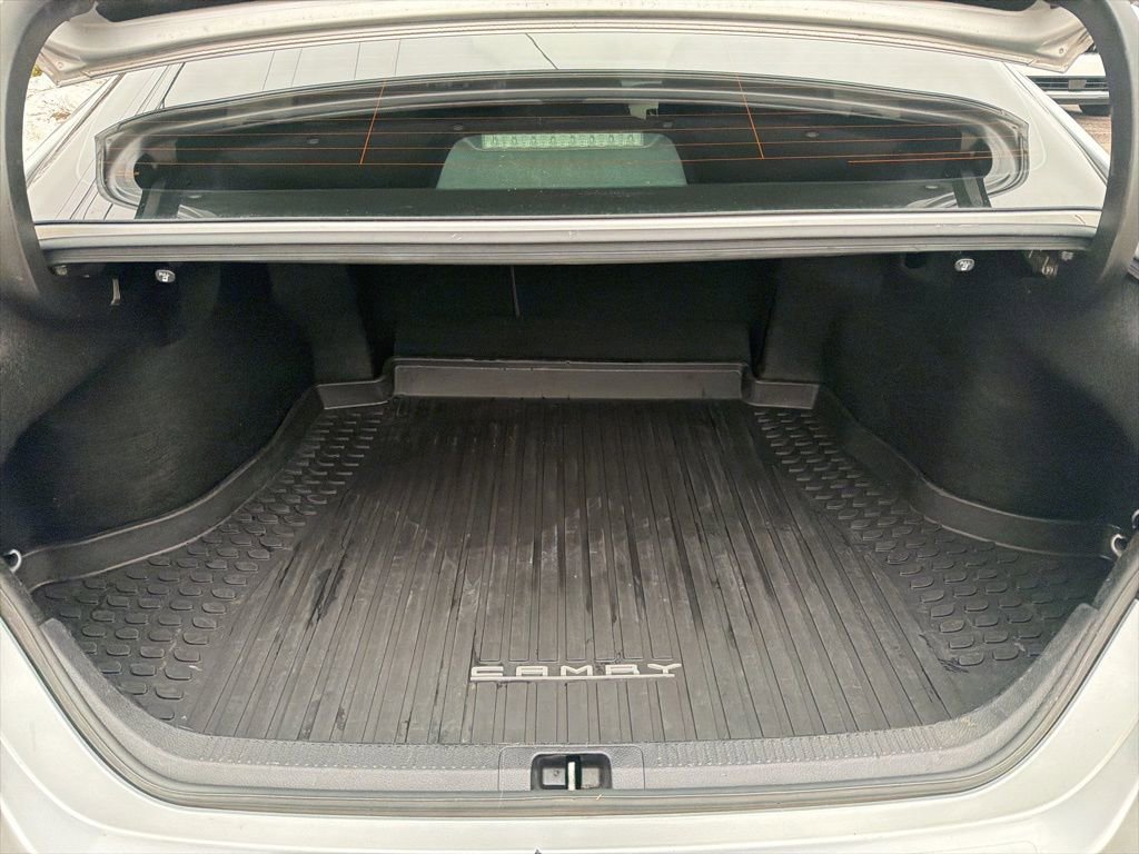 Used 2019 Toyota Camry LE image 24