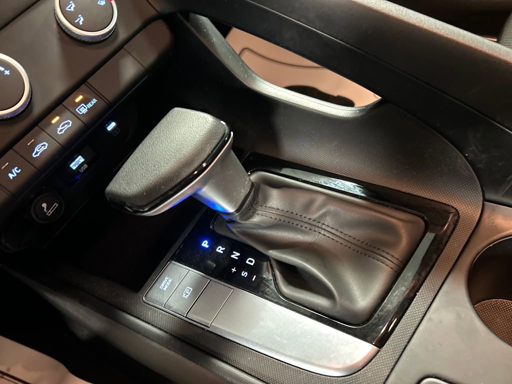Used 2025 Hyundai Elantra SE image 18