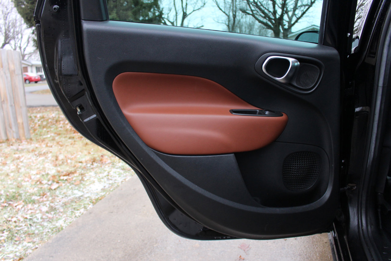 Used 2014 FIAT 500L Trekking w/ Popular Equipment Group image 31