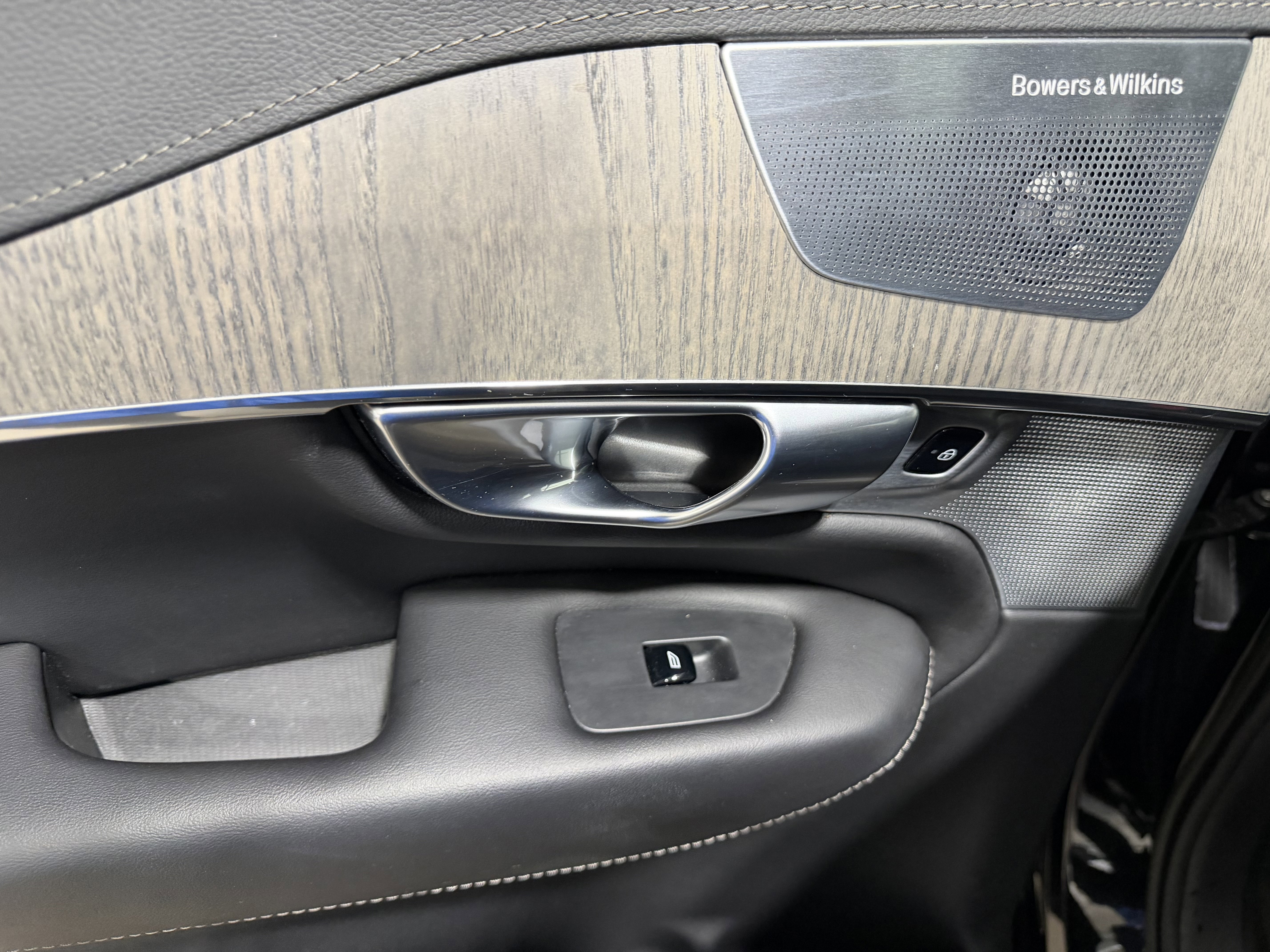 Used 2023 Volvo XC90 B6 Ultimate w/ Protection Package image 23