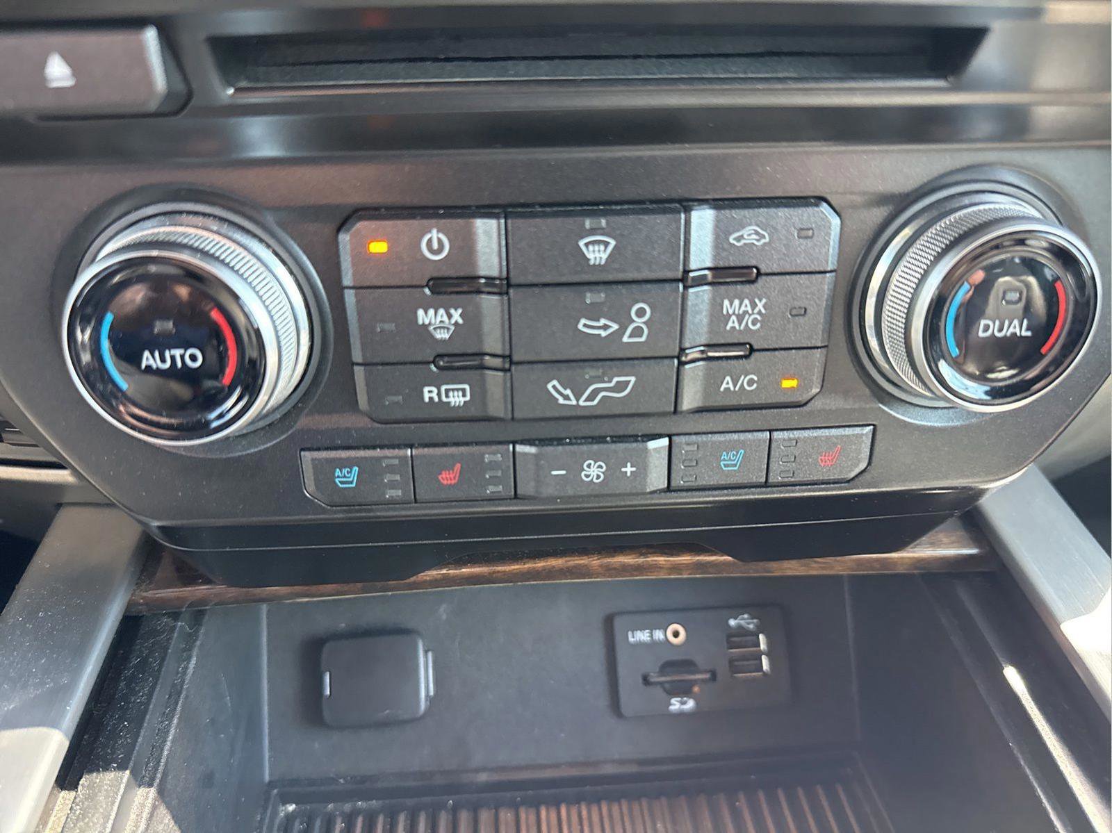 Used 2015 Ford F150 Platinum w/ Equipment Group 701A Luxury AWD/4WD image 29