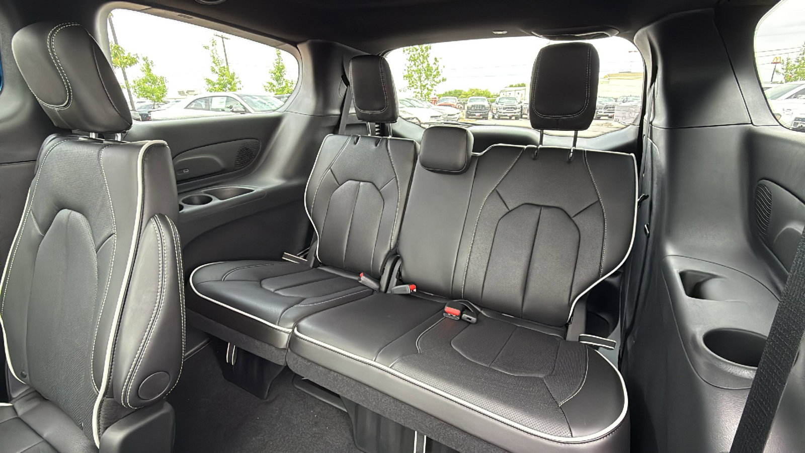 New 2026 Chrysler Pacifica Limited FWD image 17