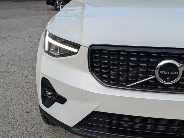 Certified 2023 Volvo XC40 B5 Ultimate w/ Protection Package Premier image 13