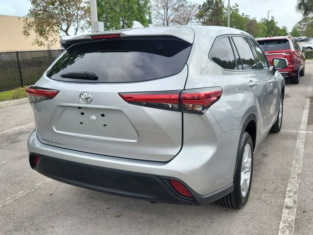 Used 2021 Toyota Highlander L FWD image 6