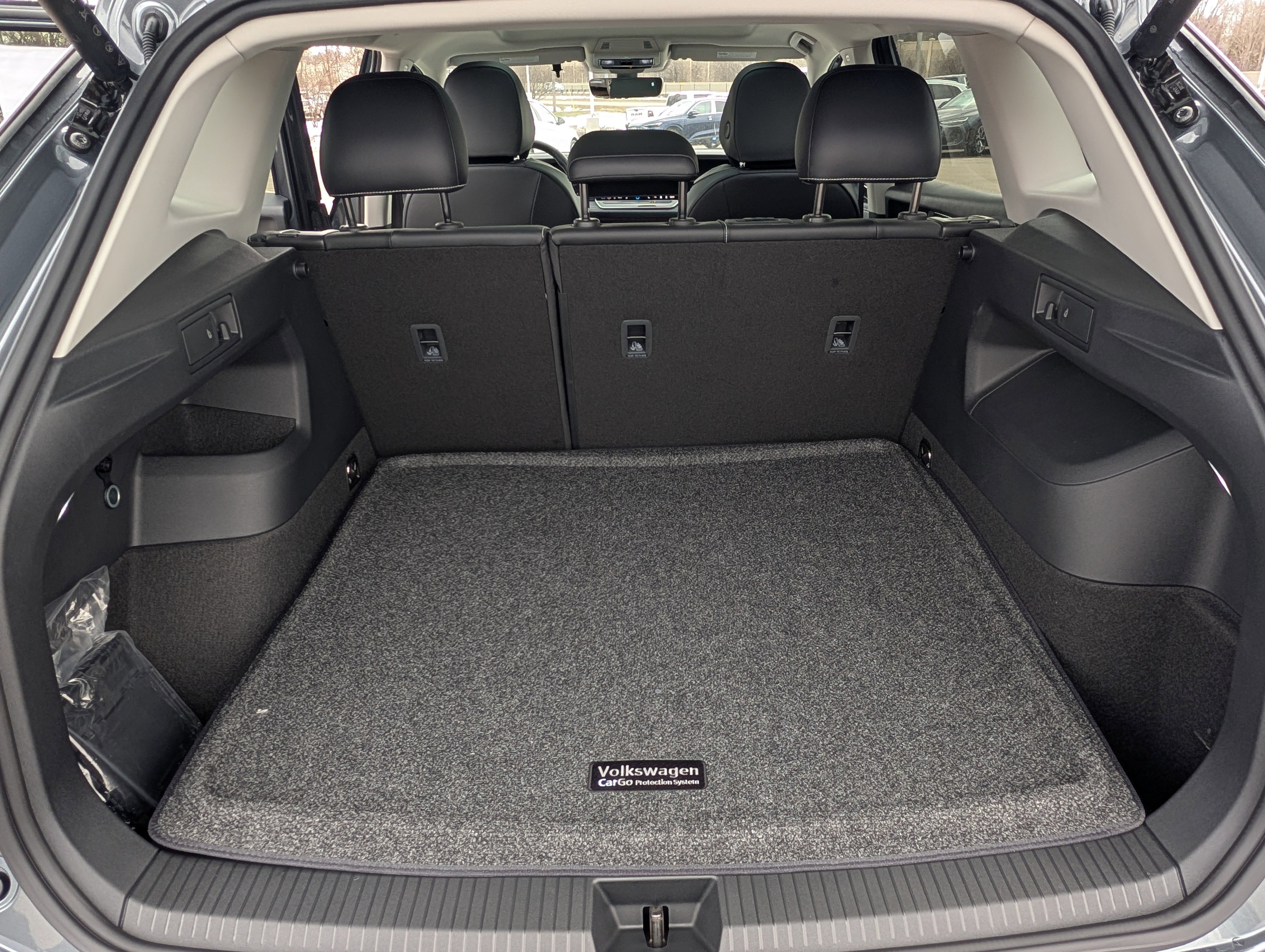 New 2026 Volkswagen Tiguan SE image 7