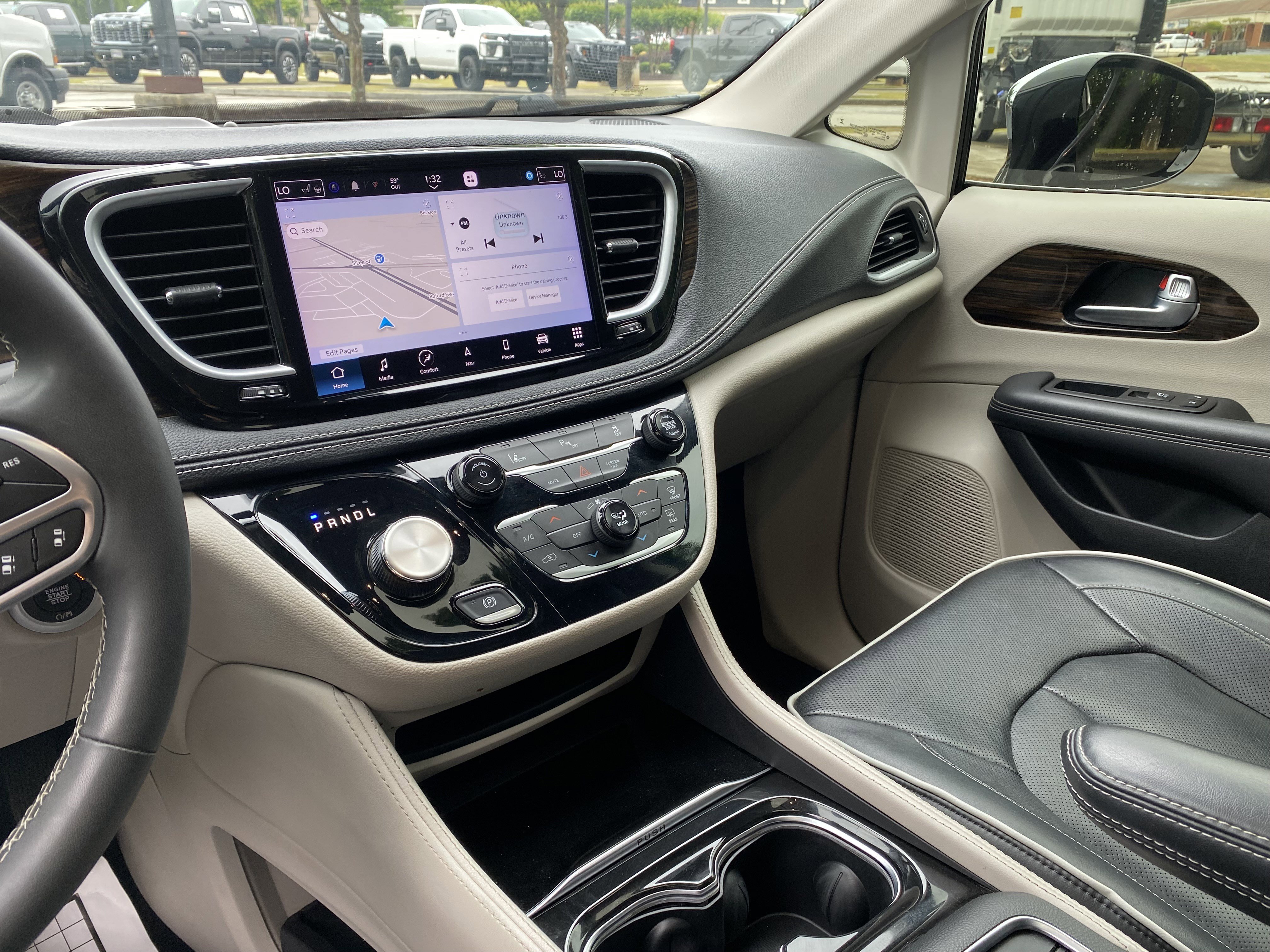 Used 2023 Chrysler Pacifica Limited FWD image 24