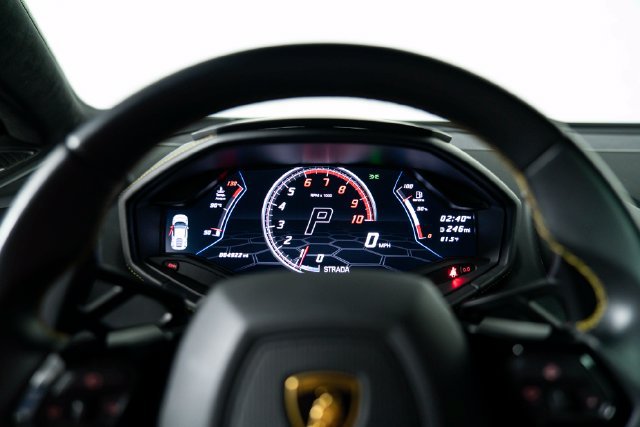 Used 2022 Lamborghini Huracan EVO RWD image 18