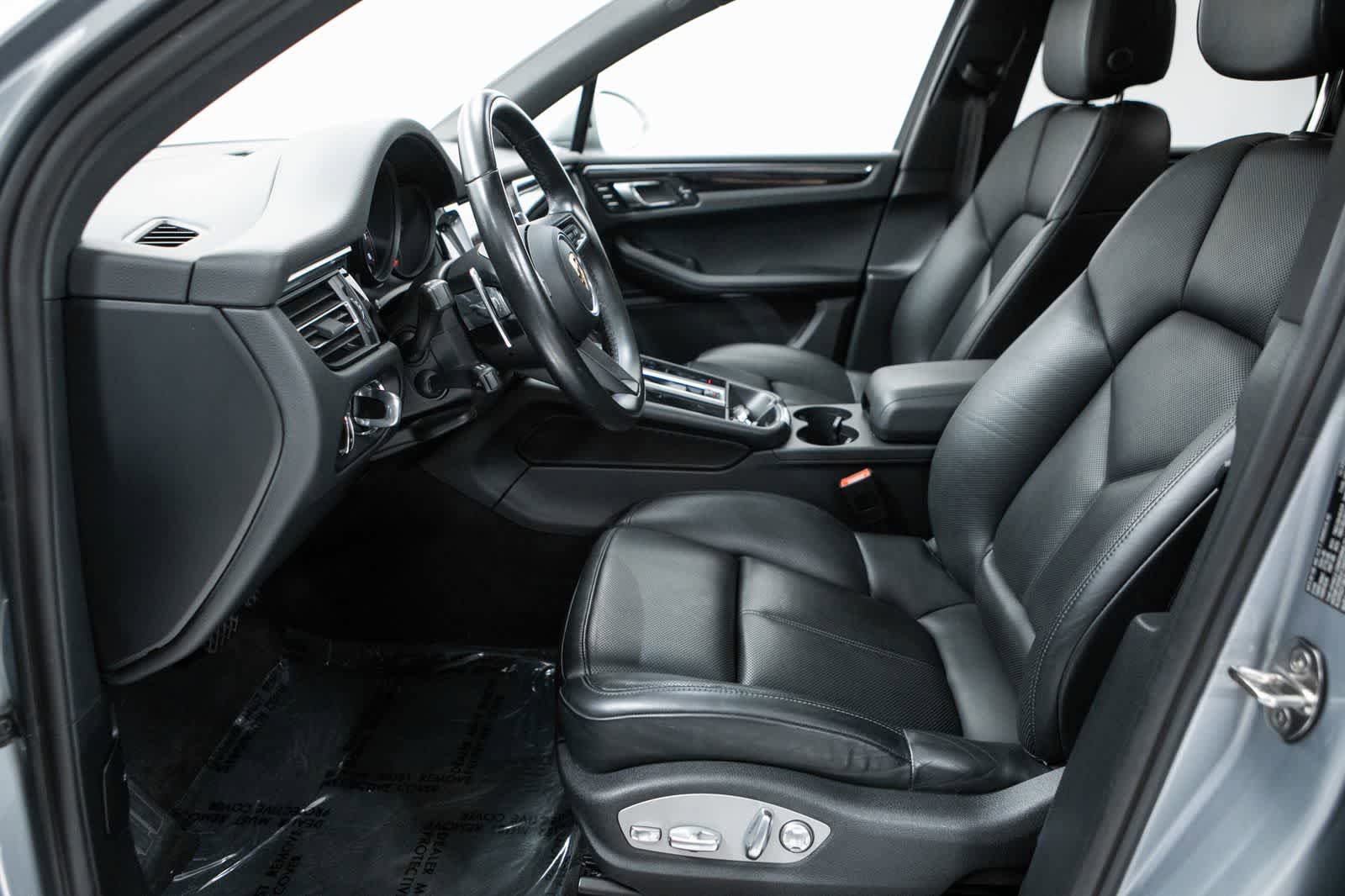 Certified 2024 Porsche Macan AWD/4WD image 22