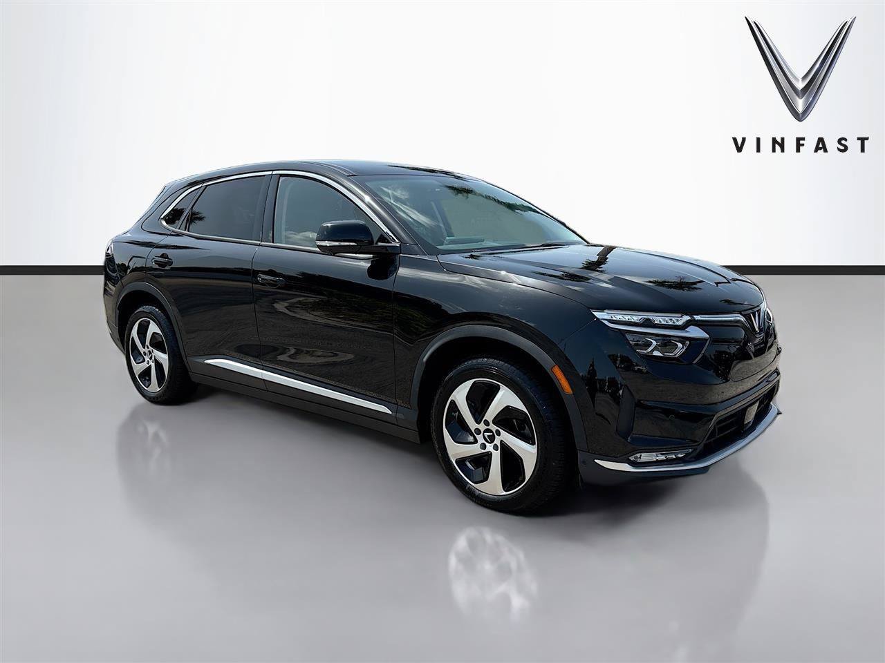 New 2025 VinFast VF 8 Eco AWD/4WD image 1