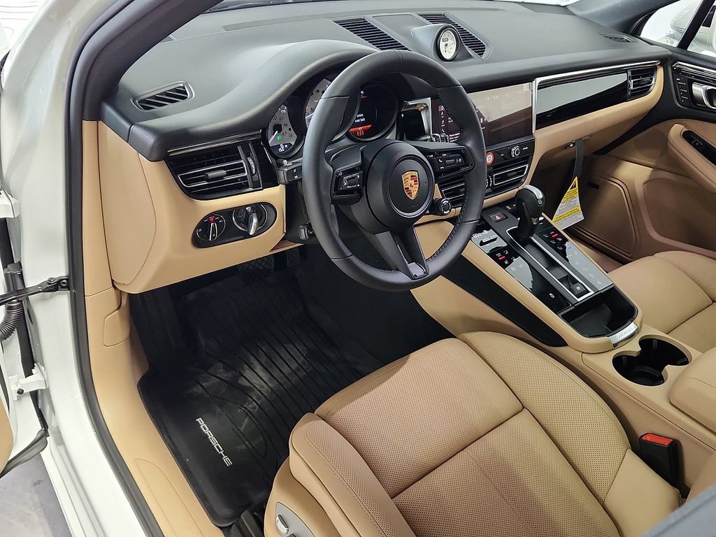 New 2026 Porsche Macan AWD/4WD image 4