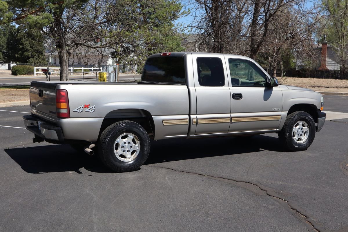 Used 2002 Chevrolet Silverado 1500 LS w/ Heavy Duty Suspension Pkg AWD/4WD image 4