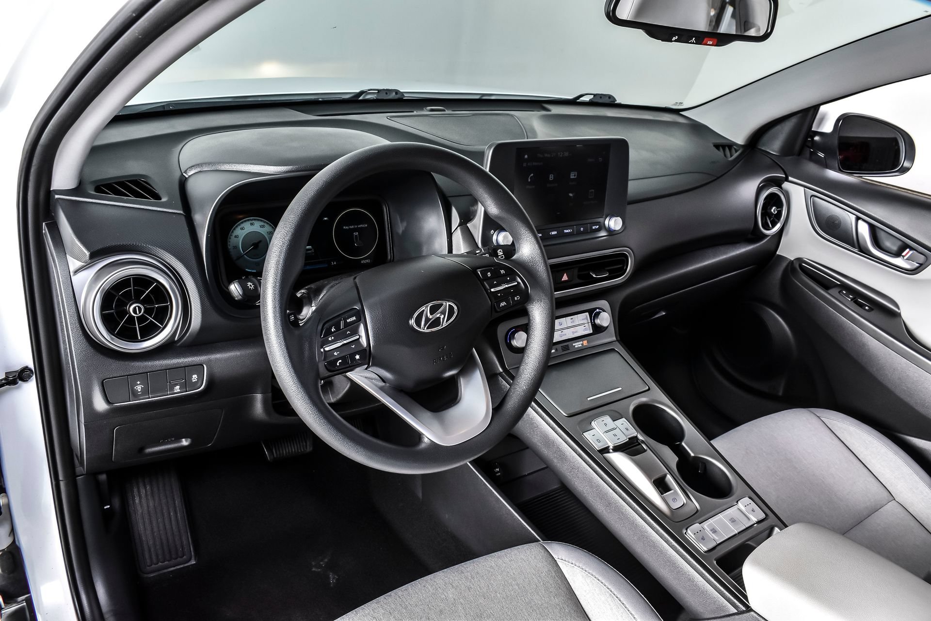 Used 2023 Hyundai Kona SE w/ Cargo Package FWD image 17