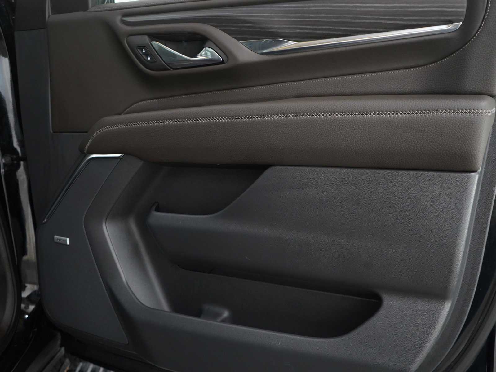 Used 2023 GMC Yukon XL Denali image 9