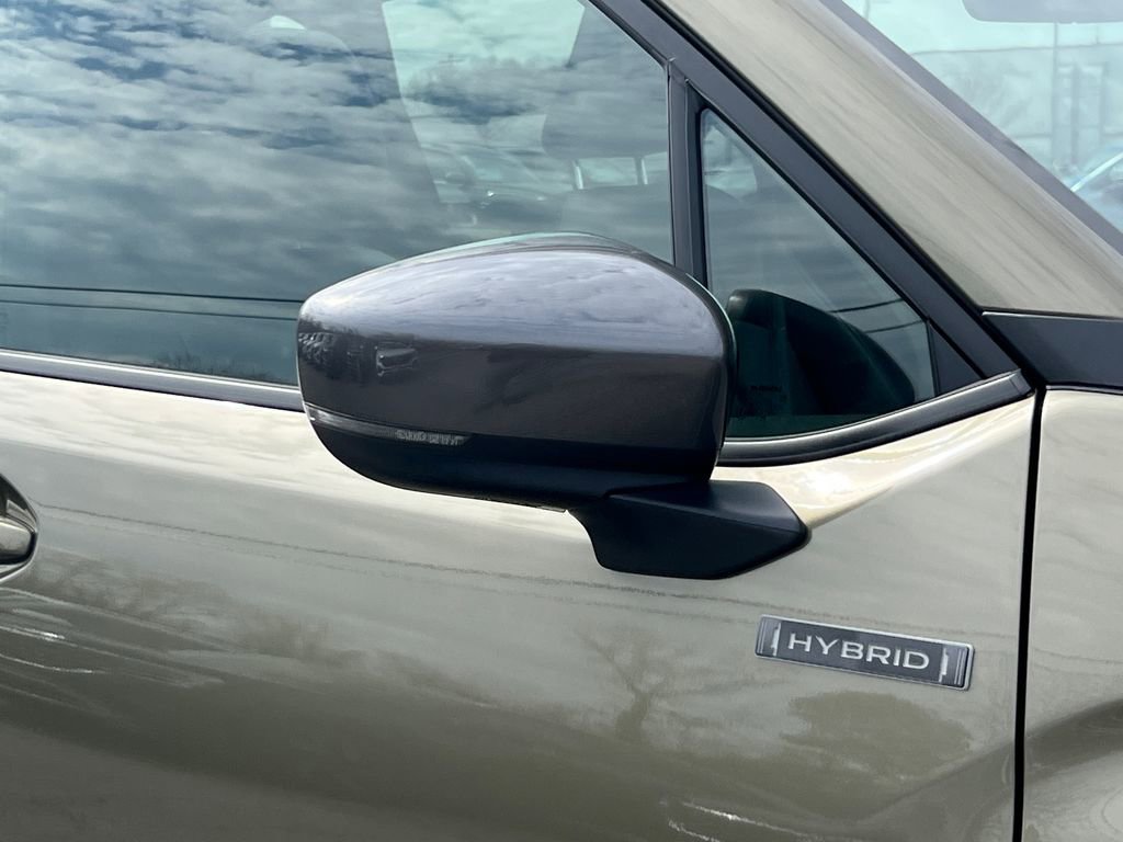 Used 2025 Subaru Forester Limited w/ Popular Package image 9