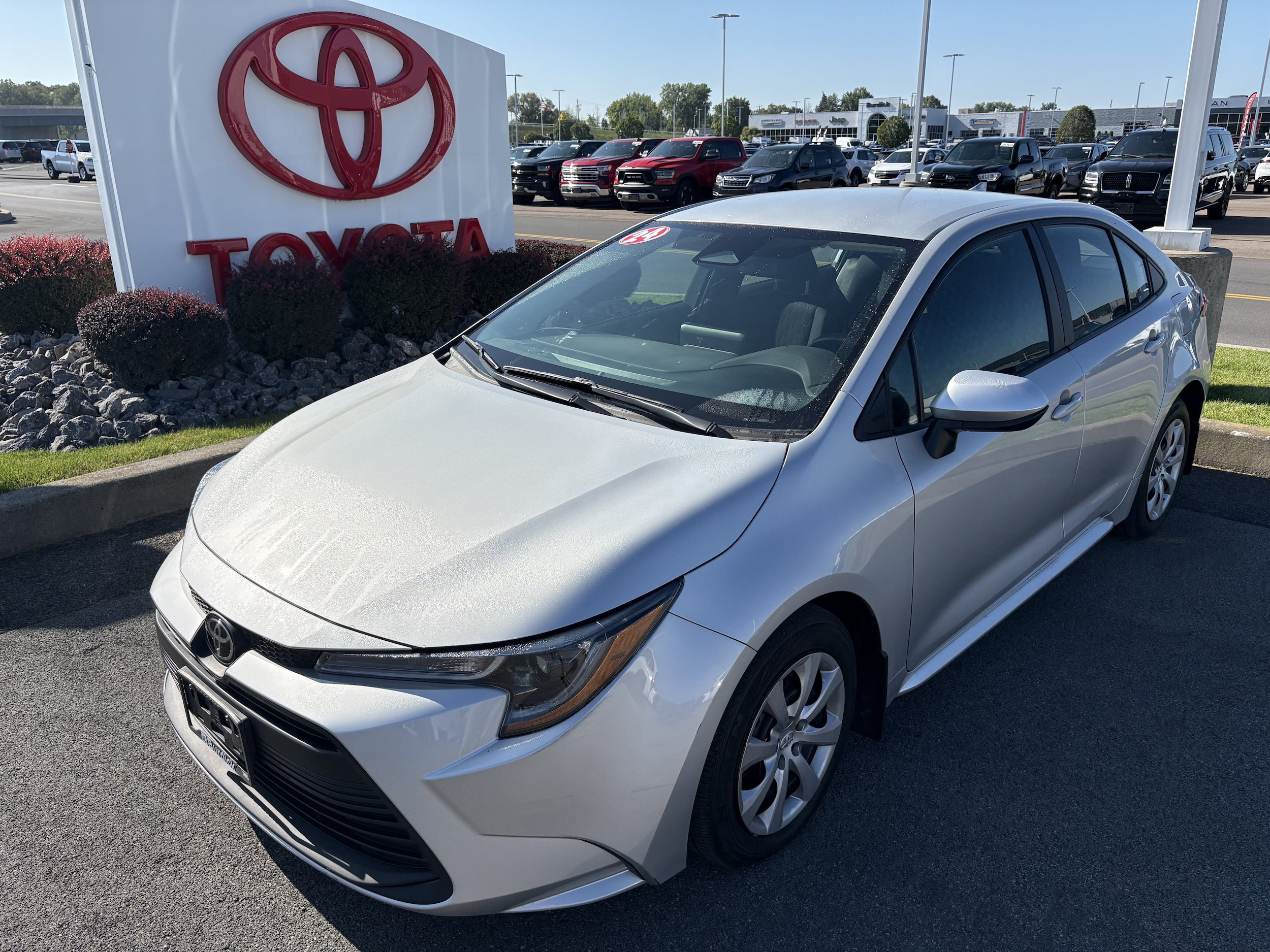 Used 2024 Toyota Corolla LE FWD image 1