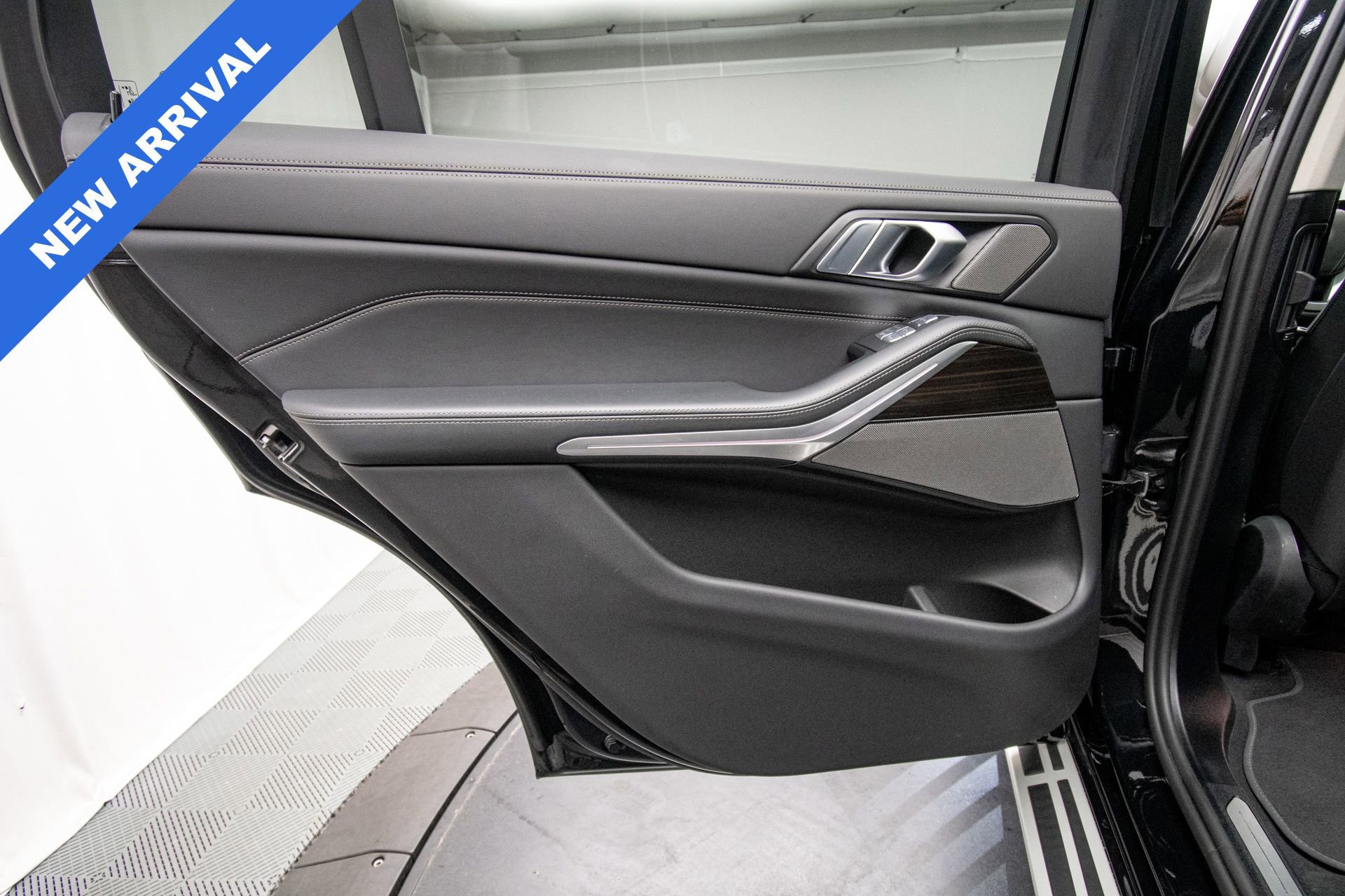Used 2026 BMW X7 xDrive40i w/ Premium Package AWD/4WD image 28