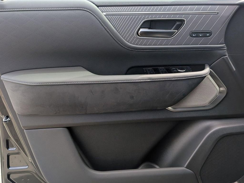 New 2026 INFINITI QX80 Autograph w/ Premium Cargo Package image 11