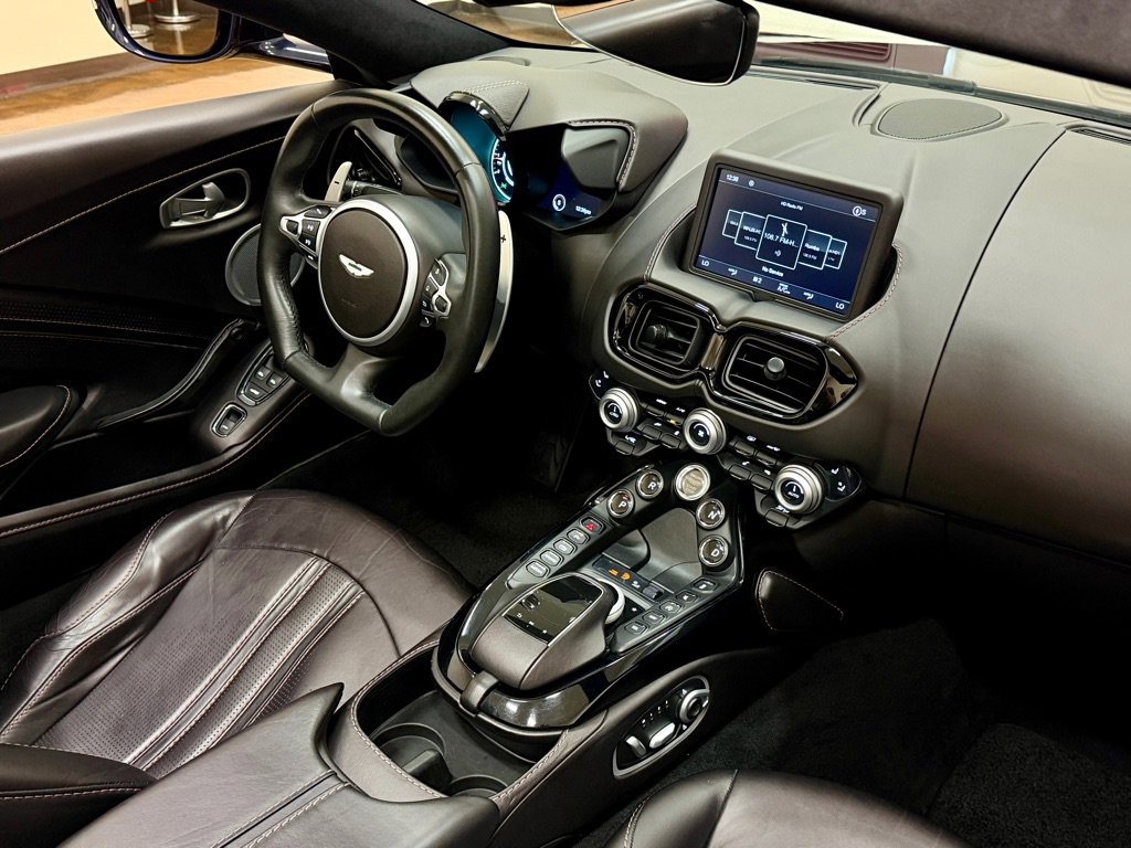 Used 2021 Aston Martin V8 Vantage Roadster image 58