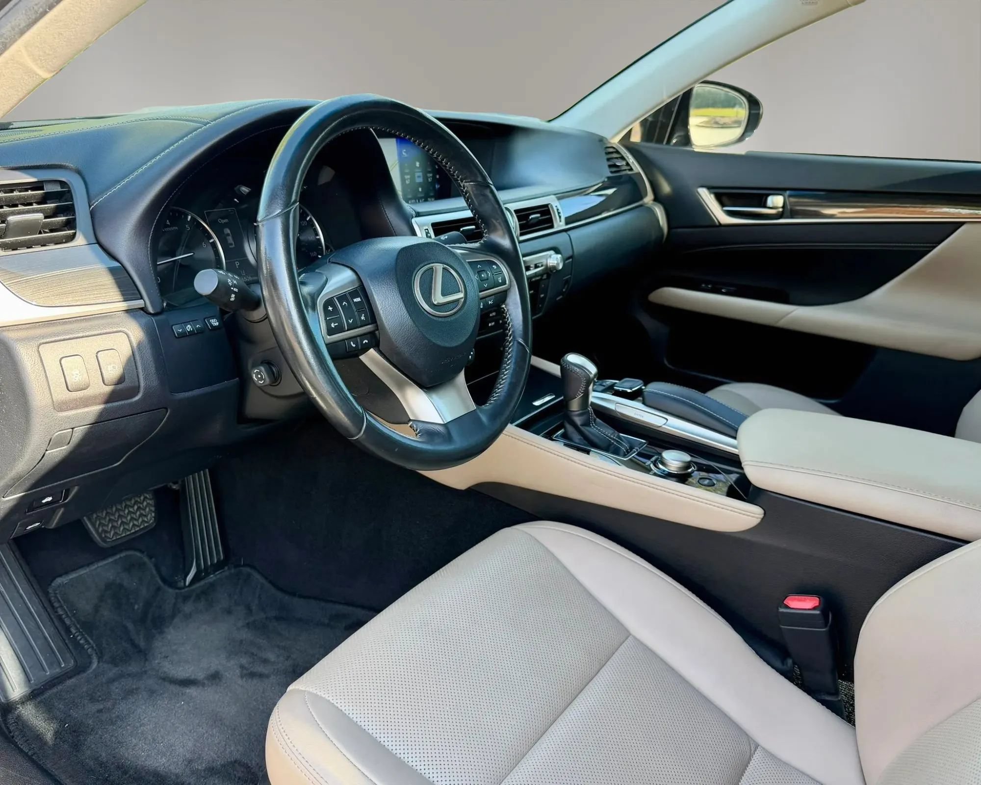 Used 2017 Lexus GS 200t RWD image 11