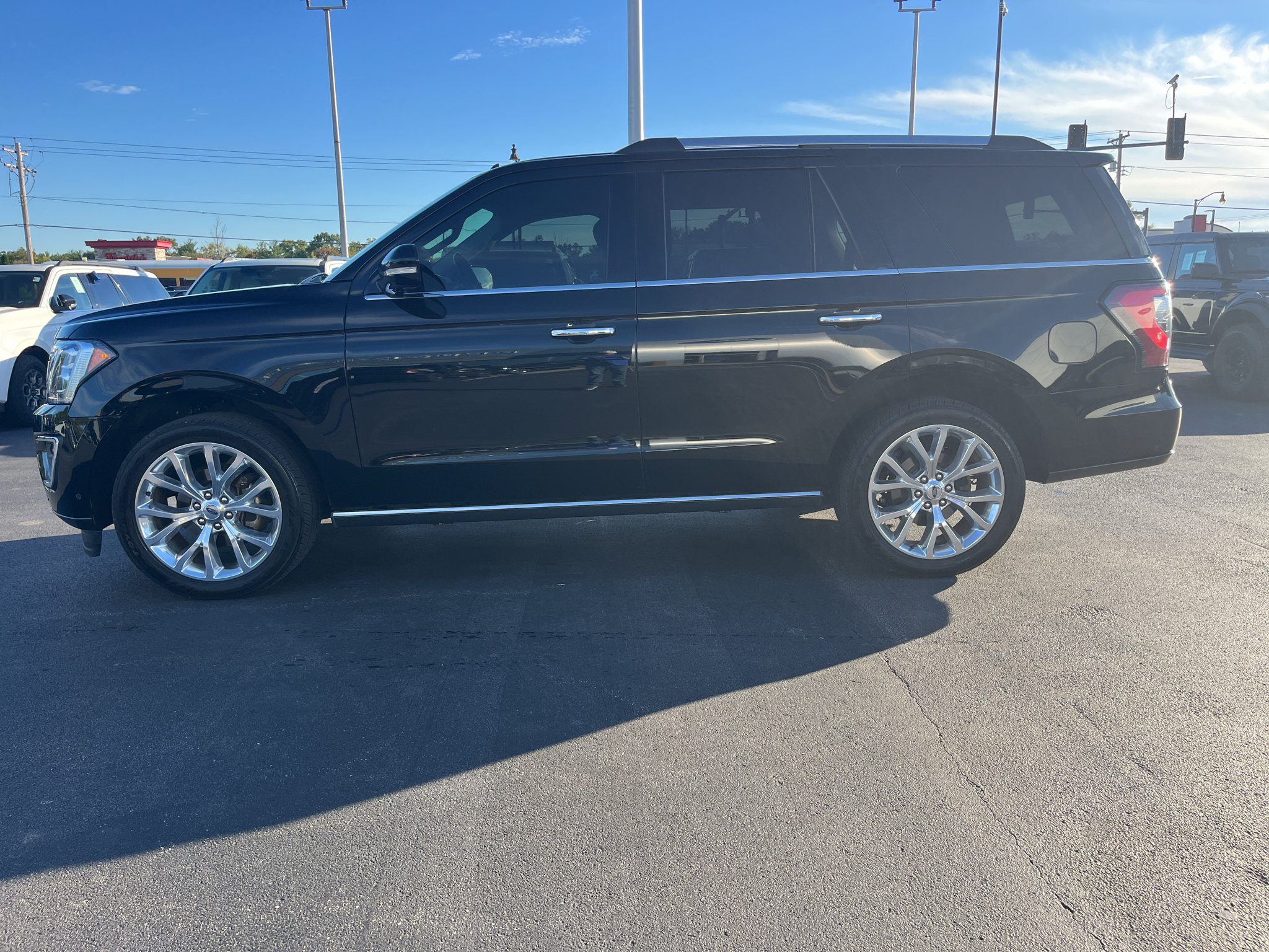 Used 2018 Ford Expedition Limited w/ Equipment Group 302A AWD/4WD image 4