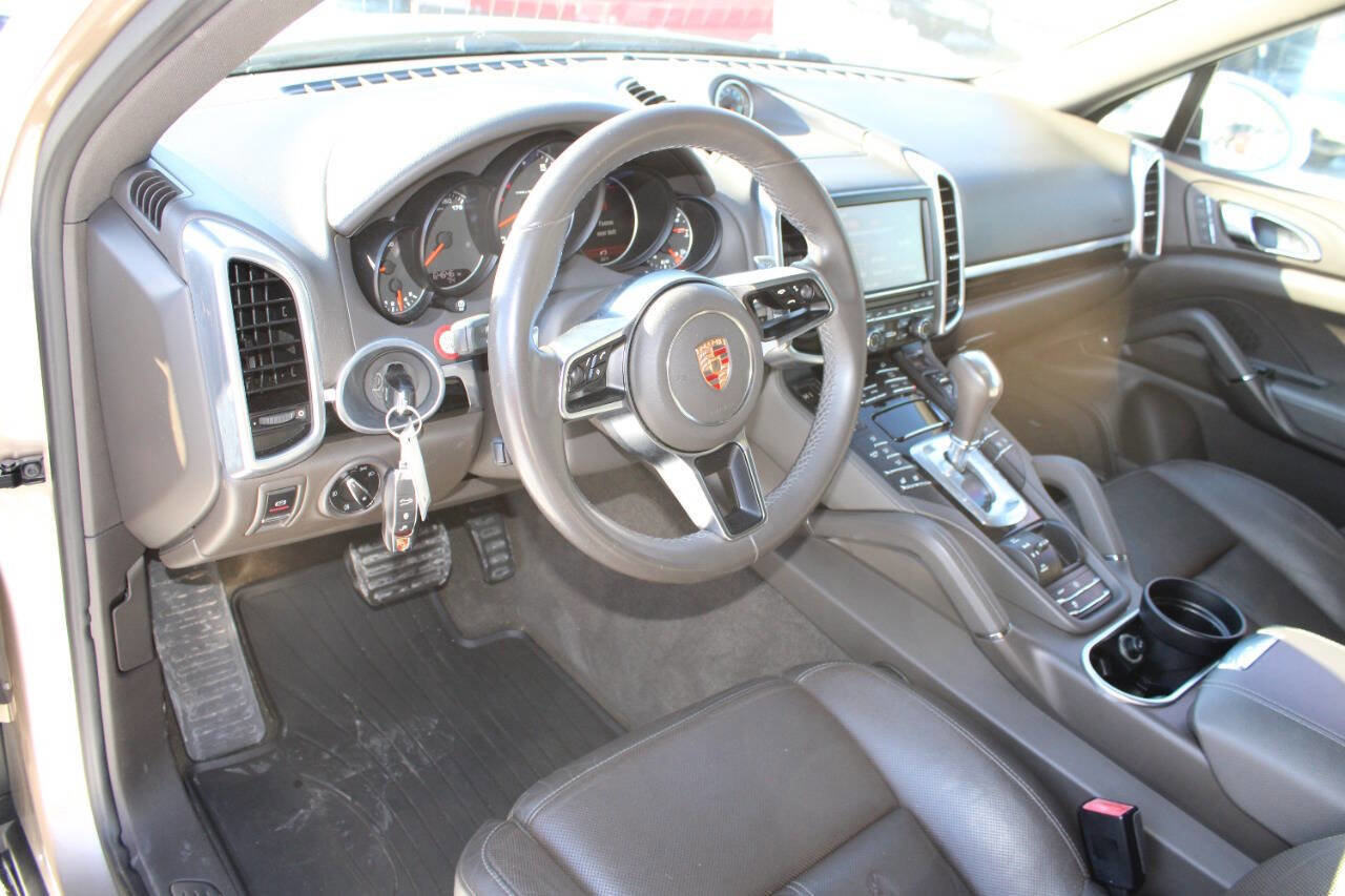 Used 2016 Porsche Cayenne Base AWD 4dr SUV image 13
