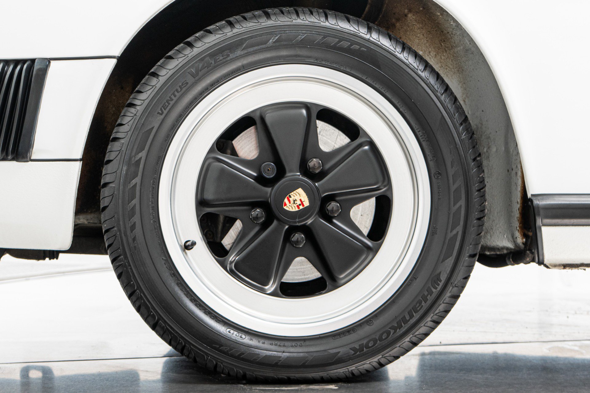 Used 1989 Porsche 911 Carrera RWD image 10