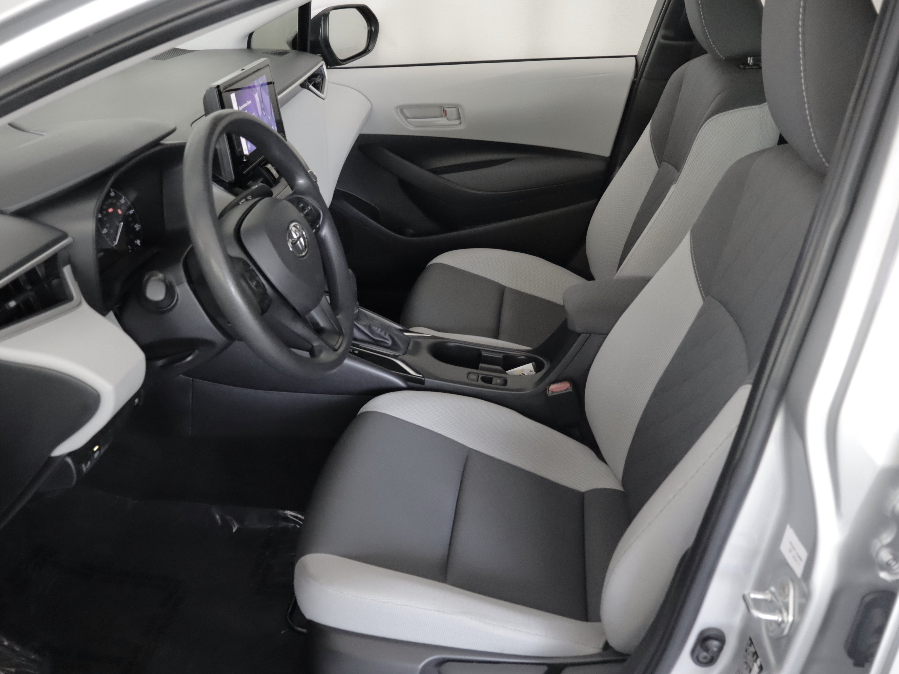 Used 2025 Toyota Corolla LE w/ LE Premium Package FWD image 7
