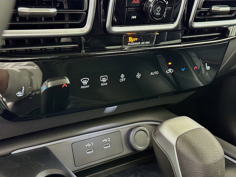 New 2026 Nissan Sentra SR w/ SR Premium Package FWD image 17
