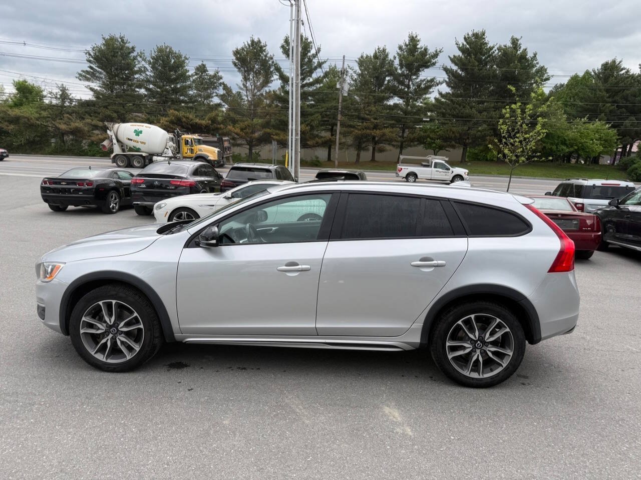 Used 2018 Volvo V60 T5 Cross Country w/ Convenience Package AWD/4WD image 9