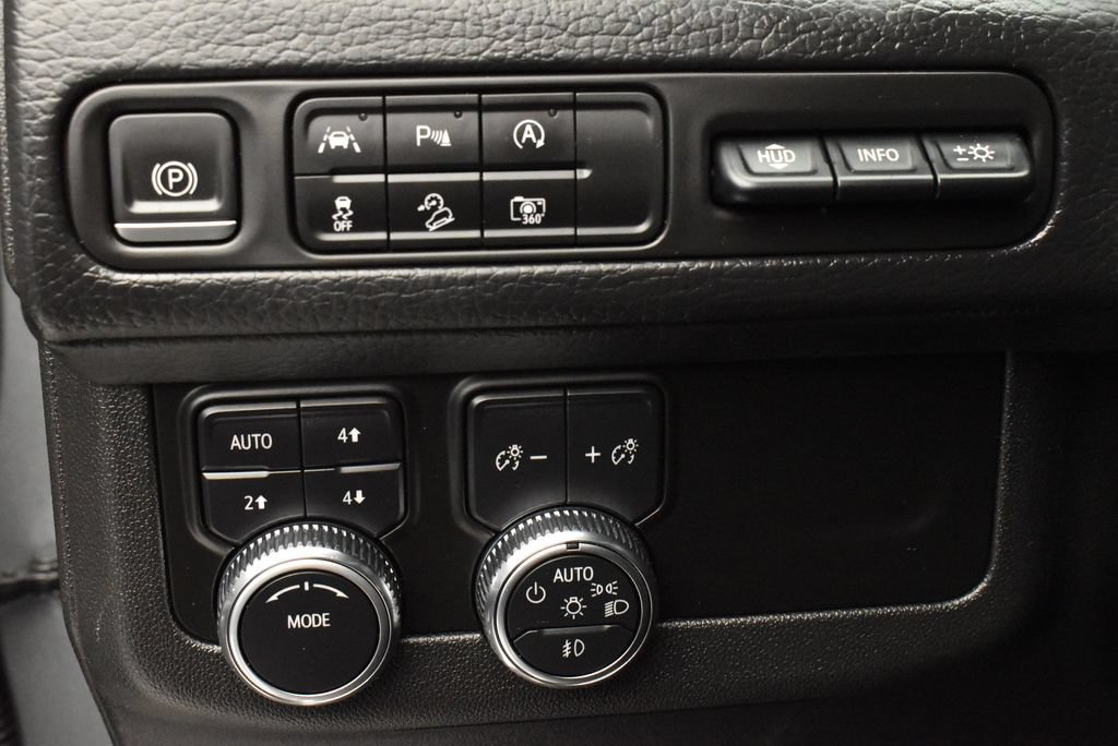Used 2023 GMC Yukon Denali AWD/4WD image 18
