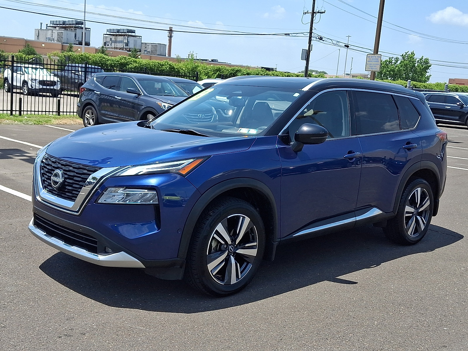 Used 2022 Nissan Rogue Platinum w/ Head-Up Display Package AWD/4WD image 3