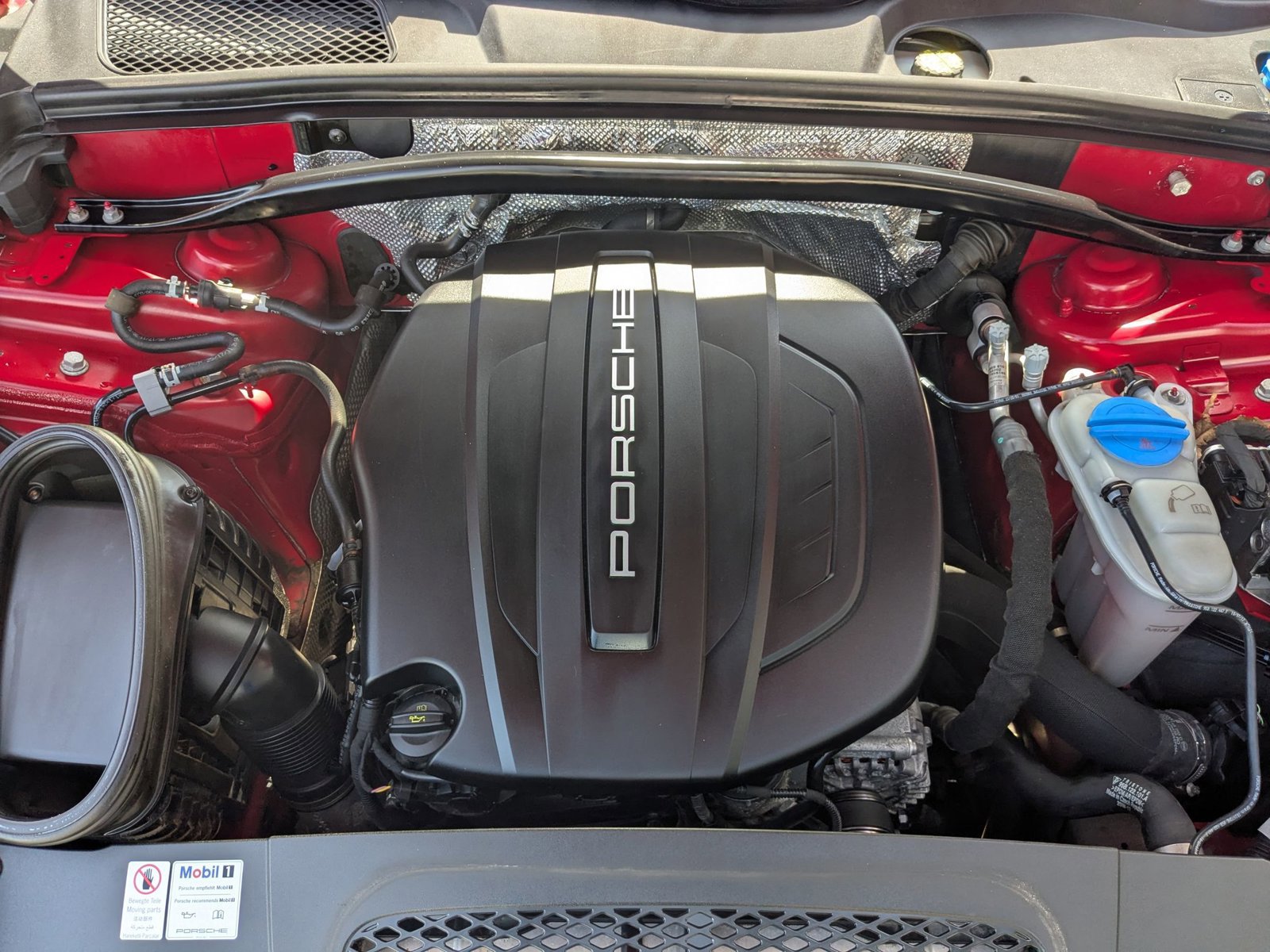 Used 2018 Porsche Macan image 28