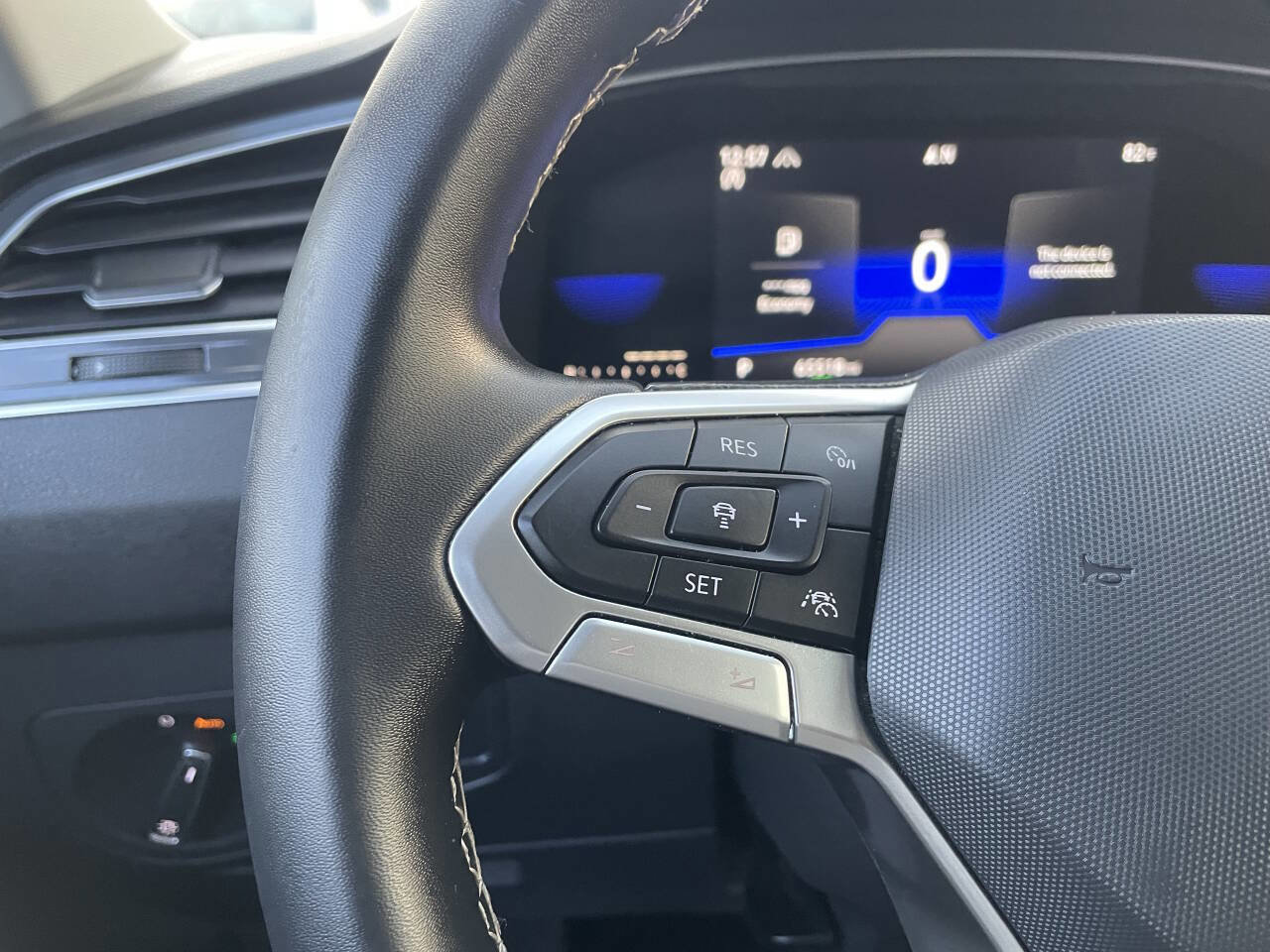 Used 2022 Volkswagen Tiguan SE AWD/4WD image 25