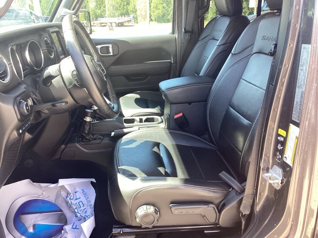 Used 2023 Jeep Wrangler Unlimited Sahara w/ Cold Weather Group AWD/4WD image 7
