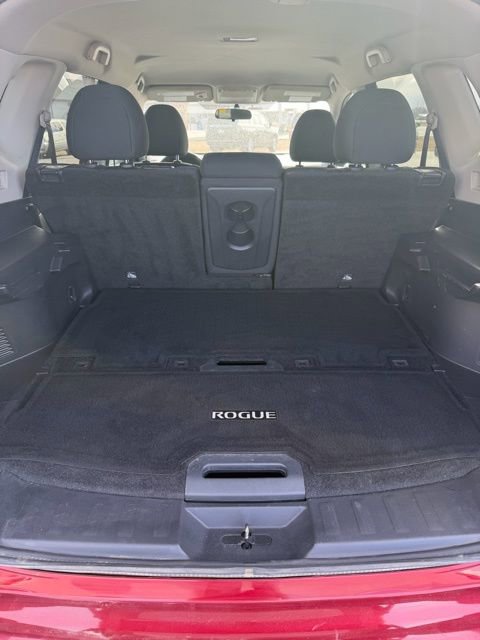 Used 2018 Nissan Rogue SV image 16