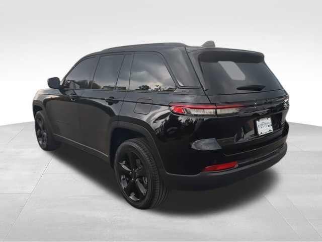 Used 2024 Jeep Grand Cherokee Limited w/ Black Appearance Package AWD/4WD image 6