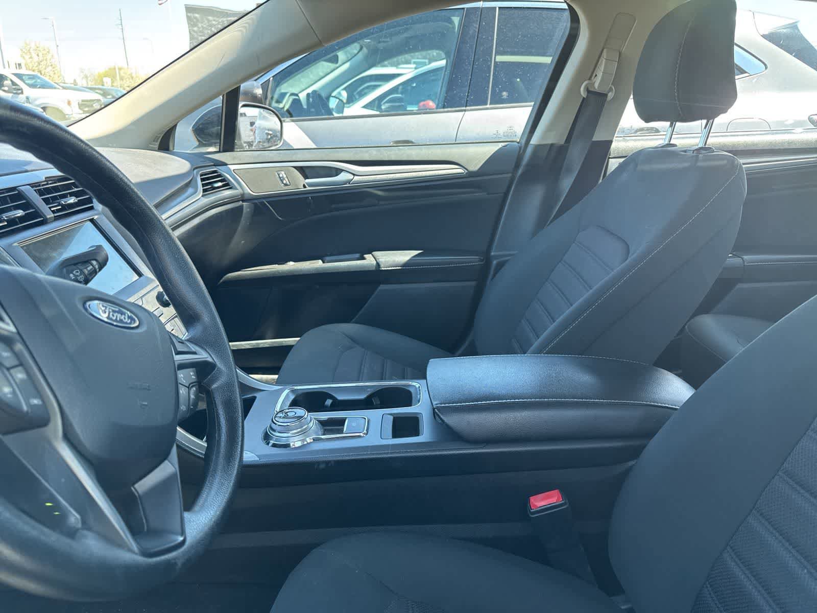 Used 2020 Ford Fusion SE AWD/4WD image 31