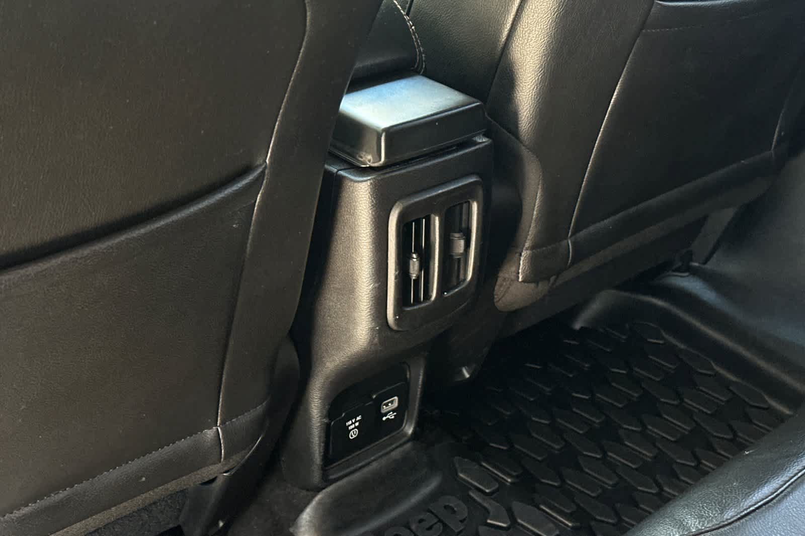 Used 2018 Jeep Compass Latitude w/ Popular Equipment Group FWD image 14