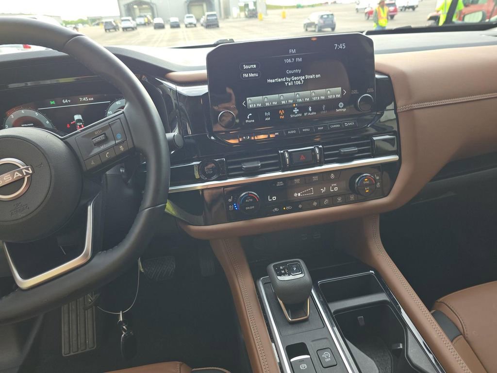 Used 2025 Nissan Pathfinder Platinum FWD image 9