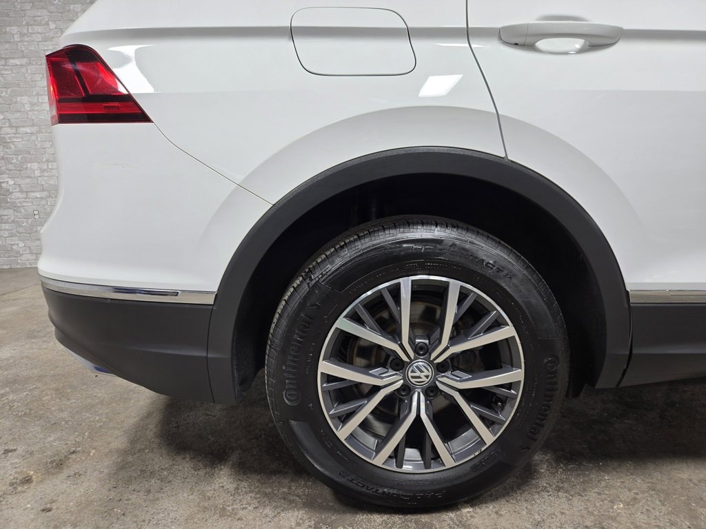 Used 2020 Volkswagen Tiguan SE w/ Panoramic Sunroof Package image 60