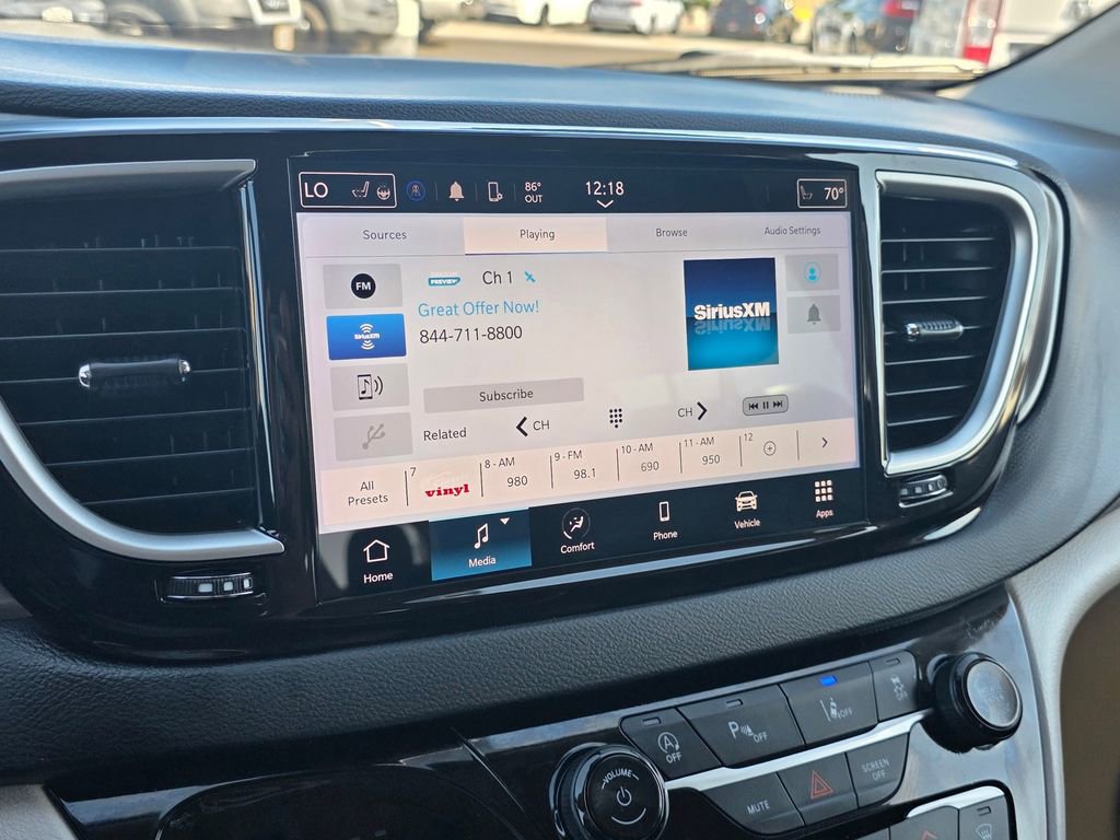 Certified 2023 Chrysler Pacifica Touring-L image 26