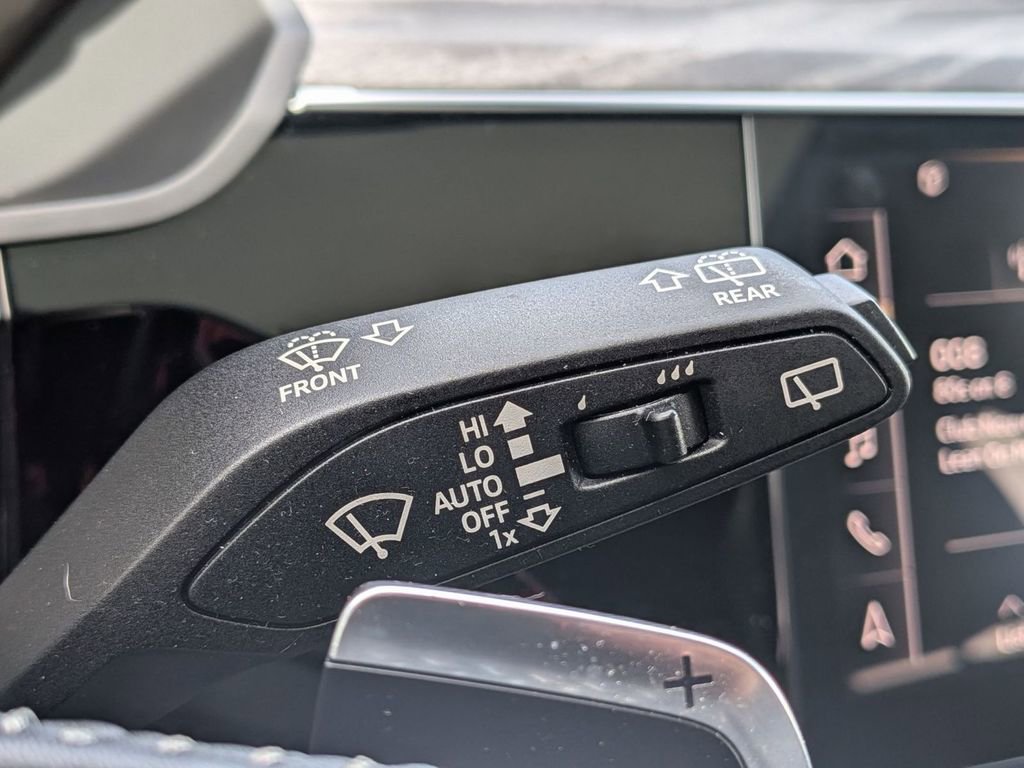 Used 2019 Audi e-tron Prestige w/ Prestige Package AWD/4WD image 23