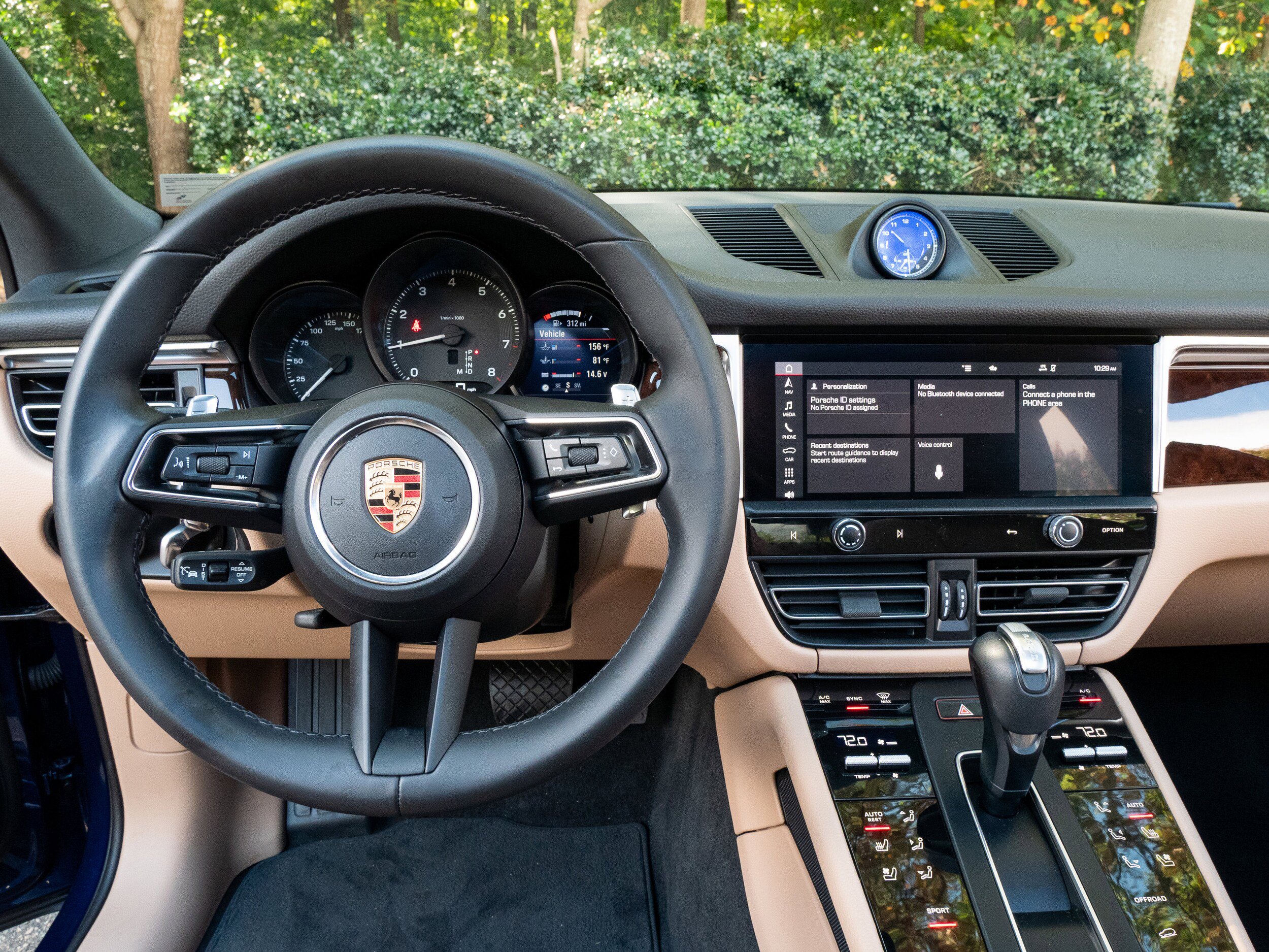 Certified 2024 Porsche Macan AWD/4WD image 22