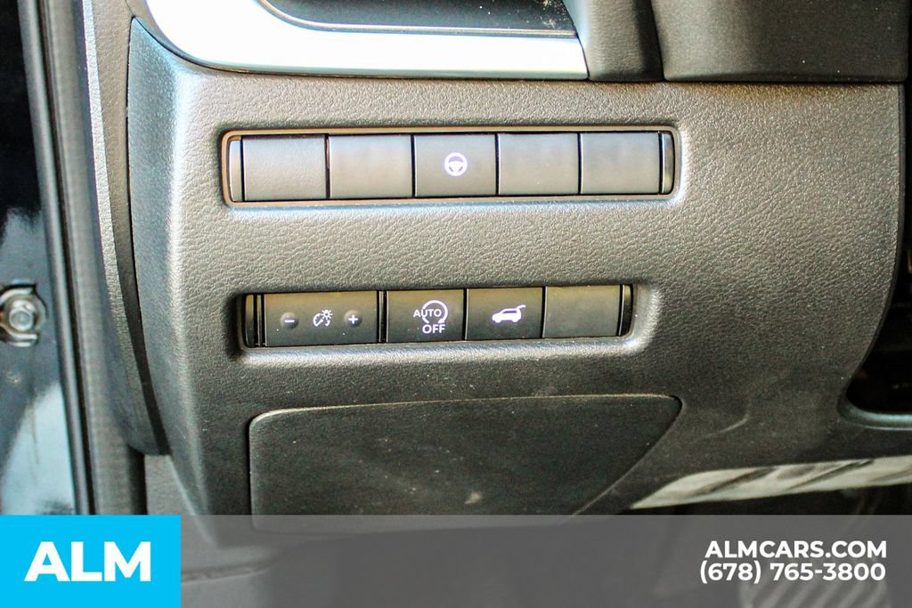 Used 2025 Nissan Rogue SV FWD image 30