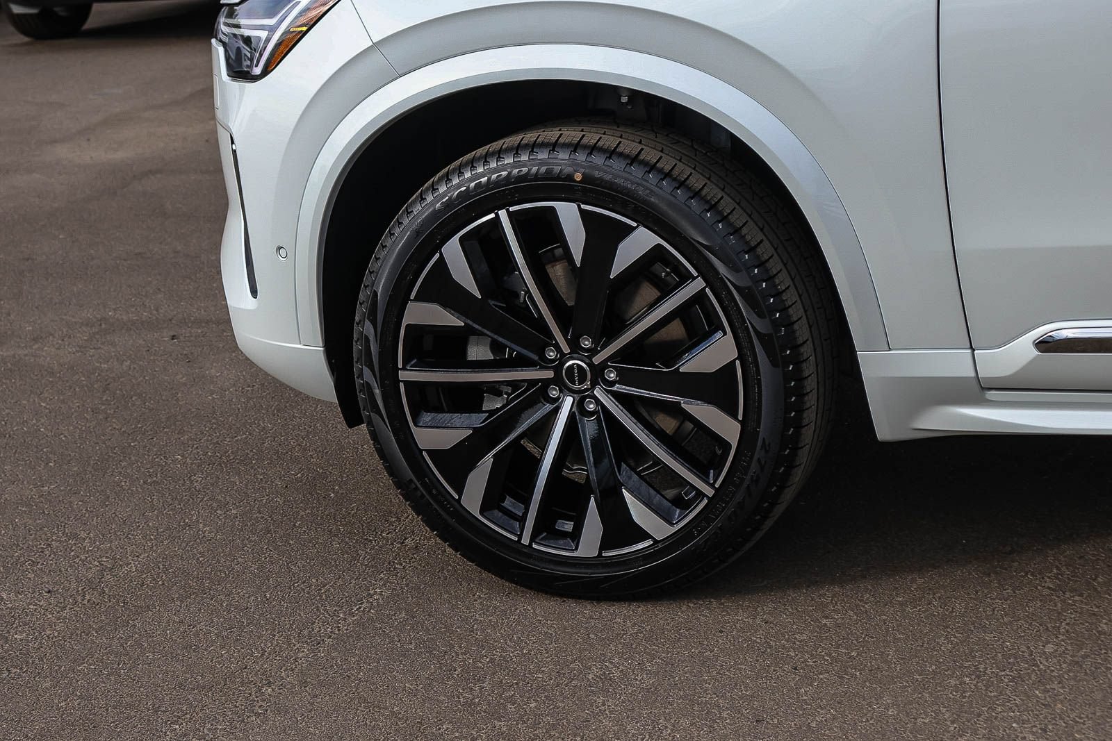 New 2027 Volvo XC90 B6 Plus AWD/4WD image 8