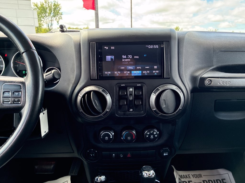 Used 2018 Jeep Wrangler Unlimited Sport S AWD/4WD image 23