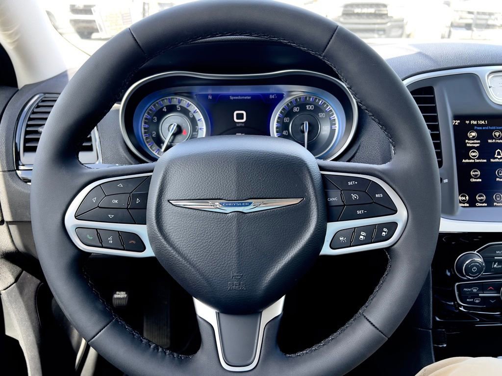 Used 2023 Chrysler 300 Touring w/ Safetytec Plus Group image 20