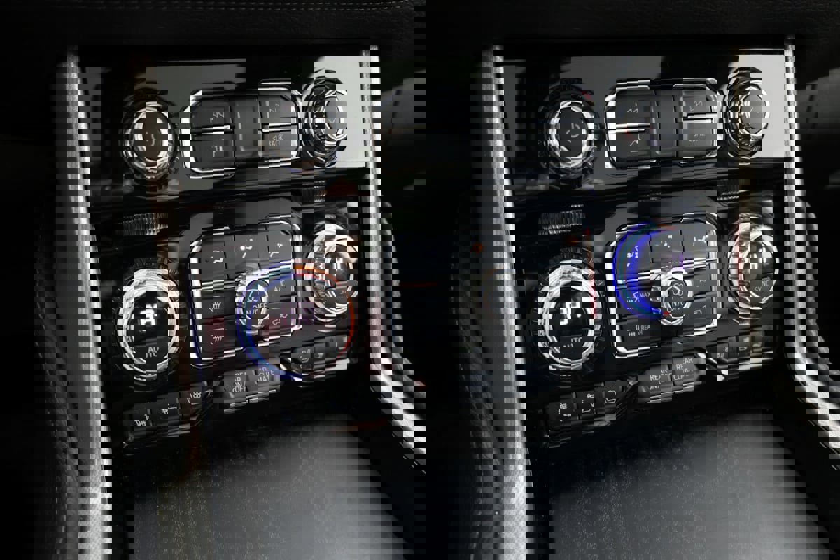 Used 2021 GMC Yukon Denali w/ Denali Ultimate Package image 32