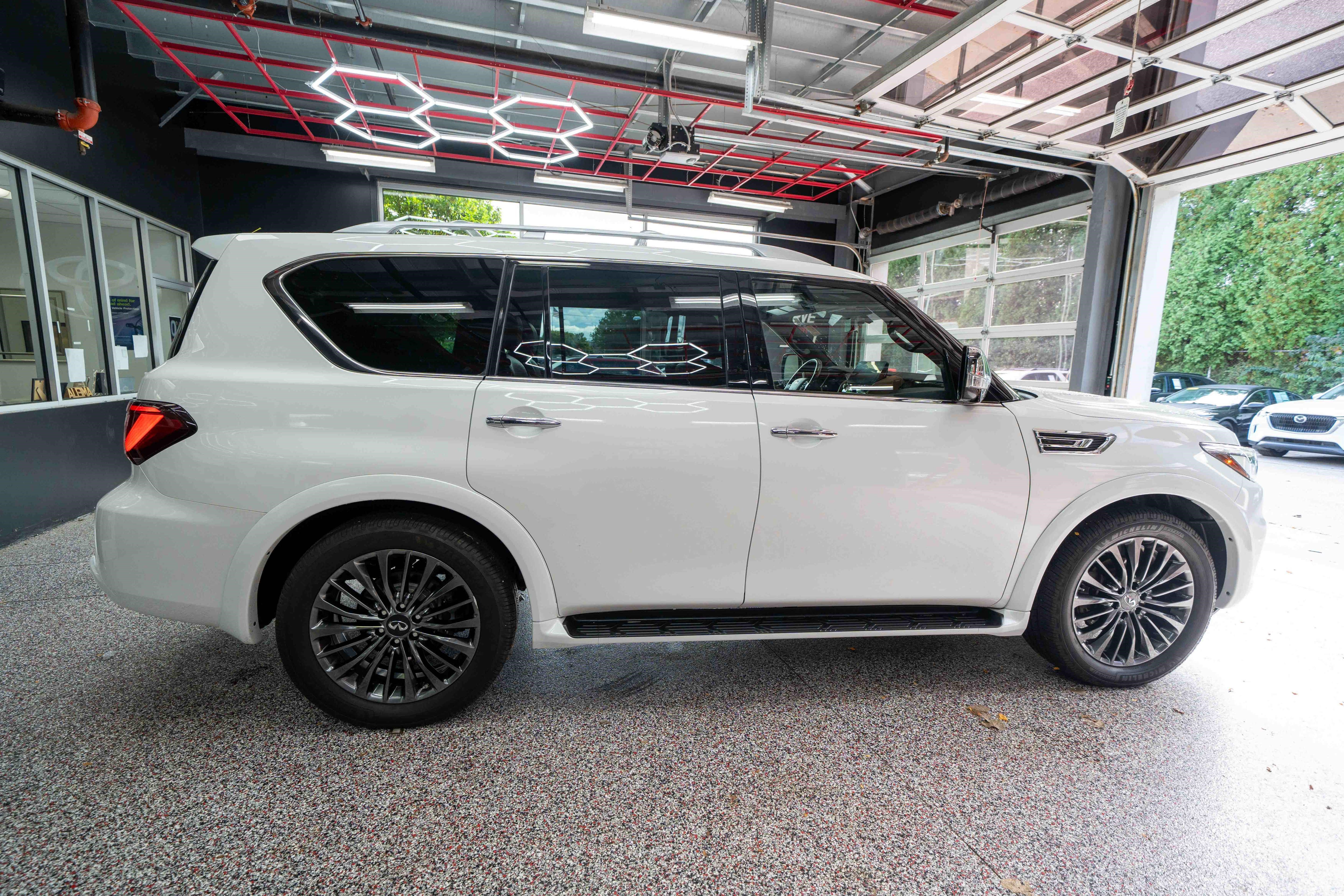 Used 2022 INFINITI QX80 Sensory w/ All-Season Package AWD/4WD image 4